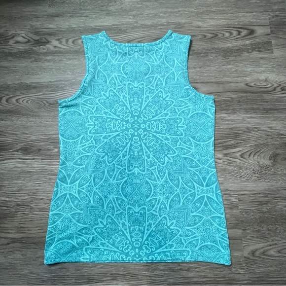 Athleta Muscle Up Mandala Turquoise Tank Top Size M NWOT - Picture 3 of 4